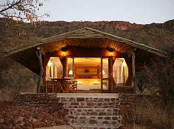 Waterberg Guest Farm: Erleuchteter Bungalow Waterberg Guest Farm: Erleuchteter Bungalow