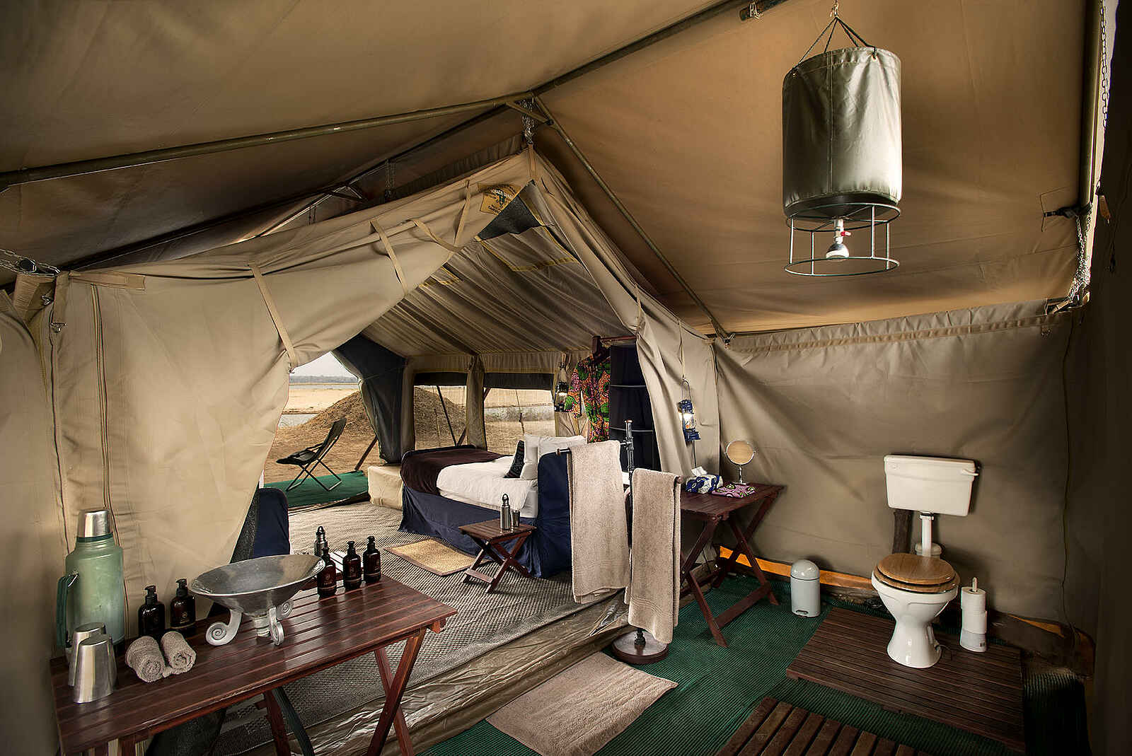Zambezi Expeditions Camp: Das Badezimmer im Gästezelt Zambezi Expeditions Camp: Das Badezimmer im Gästezelt