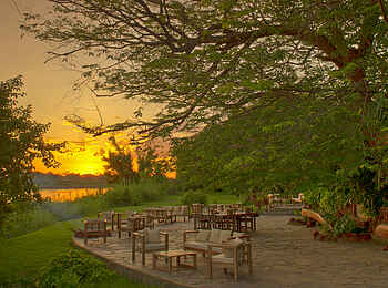 Kanyemba Lodge: Essensbereich mit Blick auf den Sambesi Kanyemba Lodge: Essensbereich mit Blick auf den Sambesi