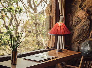 Ol Malo: Schreibtisch