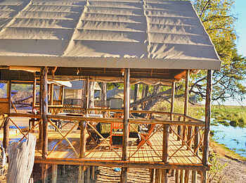 Camp Linyanti: Vorbau des Hauptgebäudes Camp Linyanti: Vorbau des Hauptgebäudes