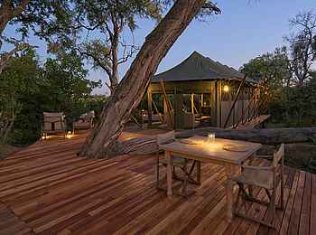 Karangoma Camp: Terrasse im Grünen Karangoma Camp: Terrasse im Grünen