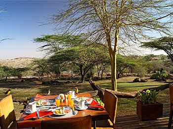Lewa Safari Camp: gedeckter Frühstückstisch