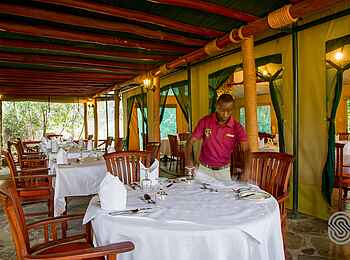 Mbuzi Mawe Serena Camp: Esstische Mbuzi Mawe Serena Camp: Esstische