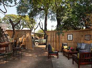 Mwamba Bush Camp: Bar und Lounge Mwamba Bush Camp: Bar und Lounge