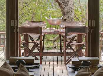 Phinda Mountain Lodge: Esstisch auf der Veranda Phinda Mountain Lodge: Esstisch auf der Veranda