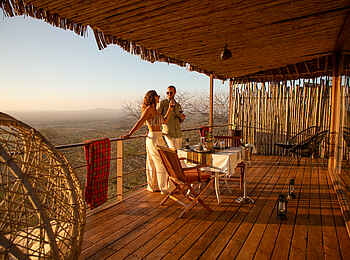 Soroi Lions Bluff Lodge: Privates Dinner auf der eigenen Terrasse