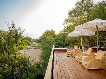 Thornybush Game Lodge: Terrasse mit Ausblick Thornybush Game Lodge: Terrasse mit Ausblick