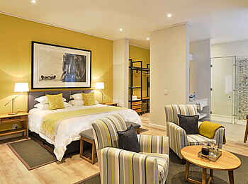 Founders Lodge by Mantis: Contemporary Suite mit Lounge Founders Lodge by Mantis: Contemporary Suite mit Lounge