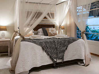 Bayete Guest Lodge: King-Size-Bett in der Honeymoon-Suite