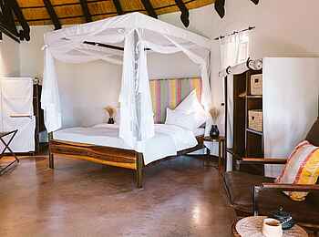 Kambaku Safari Lodge: Hauptschlafbereich Familiensuite