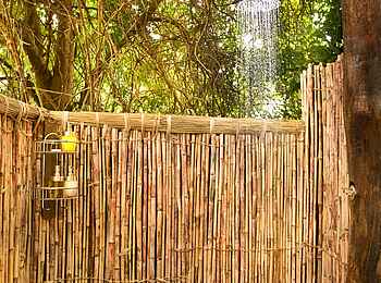 Kuyenda Bushcamp: Außendusche