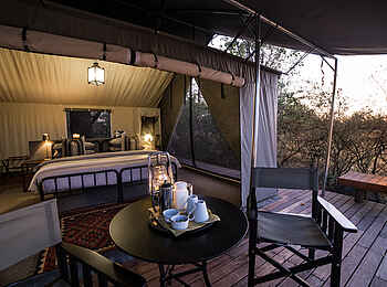 Little Machaba Camp: Nach dem Aufstehen lockt ein erster Kaffee auf der Veranda