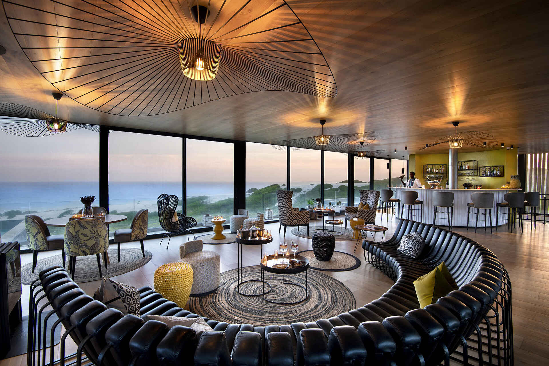 Morukuru Beach Lodge: Die Lounge mit Blick auf das Meer
