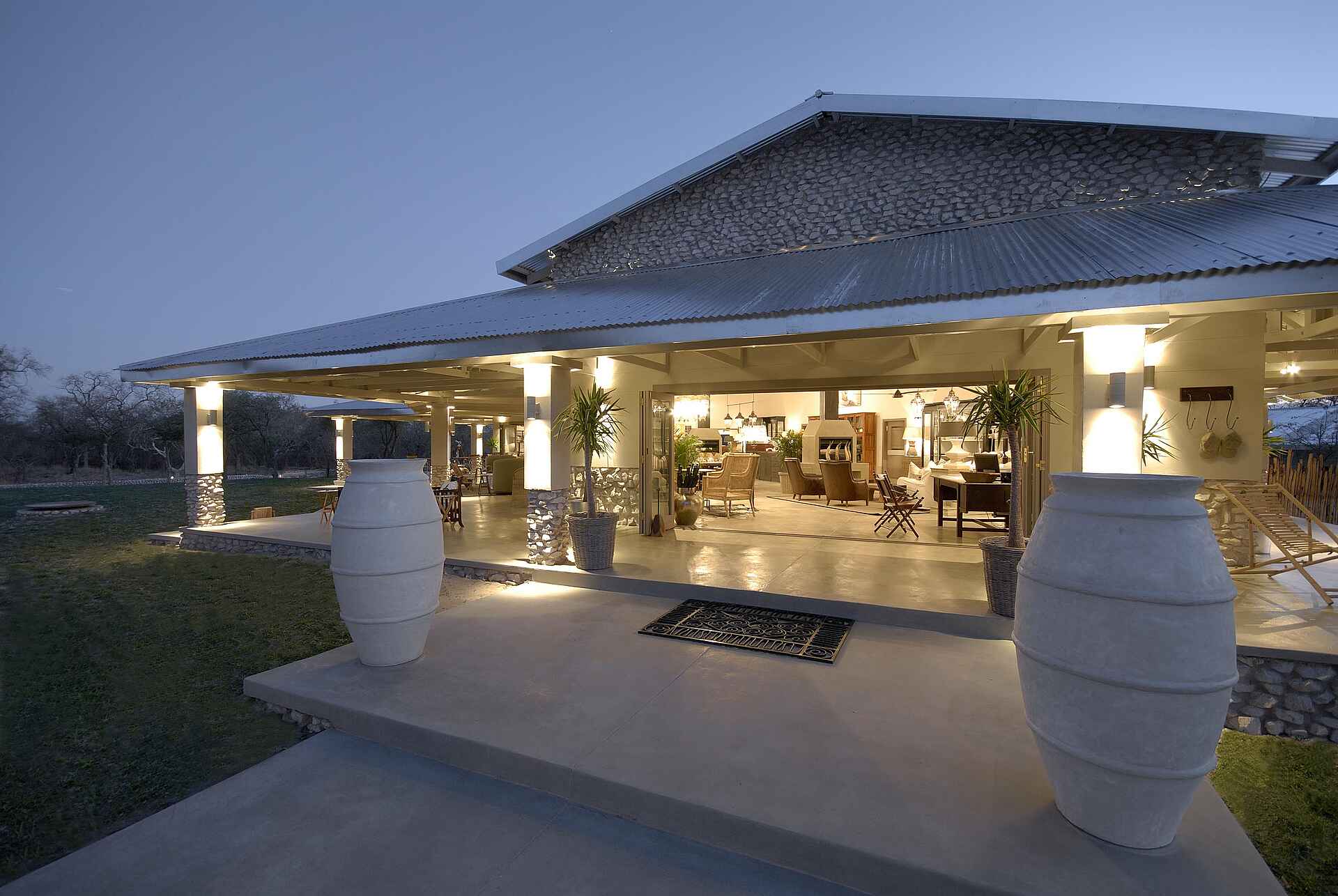 Eingang, Empfang, Hauptgebäude, Lounge, Etosha, Etosha National Park, Mushara Collection, Mushara Outpost, Namutoni, Pampe Family, Etoshapfanne, Östlicher Etosharand