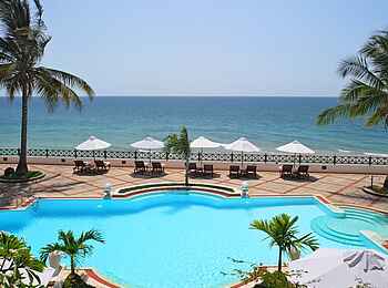 Sansibar Serena Hotel: Der Pool vor dem Meer Sansibar Serena Hotel: Der Pool vor dem Meer