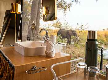 Shinde Footsteps: Blick aus dem Bad Shinde Footsteps: Blick aus dem Bad