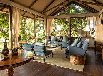 Shinde Lodge: Gemütlicher Loungebereich Shinde Lodge: Gemütlicher Loungebereich