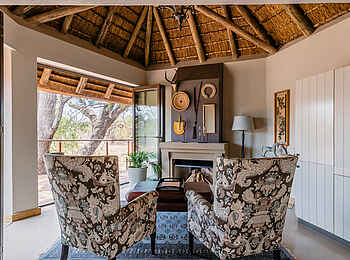 Siviti Timbavati Plains Lodge: Offener Kamin in der Villa Siviti Timbavati Plains Lodge: Offener Kamin in der Villa