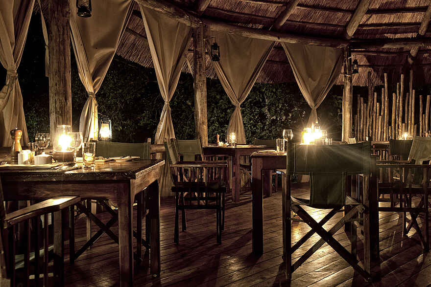 Tarangire River Camp: Essbereich für das Dinner Tarangire River Camp: Essbereich für das Dinner