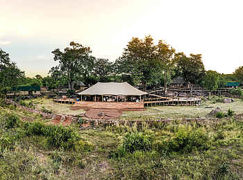Deteema Springs Camp: Zelte verbunden mit erhöhten Gehwegen