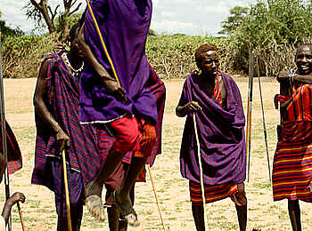 Legendary Mwiba Lodge: Stammestanz Legendary Mwiba Lodge: Stammestanz