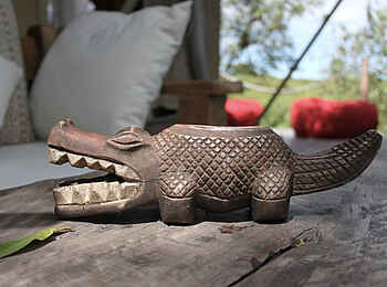 Naibor Camp: Holzschnitzkunst Naibor Camp: Holzschnitzkunst