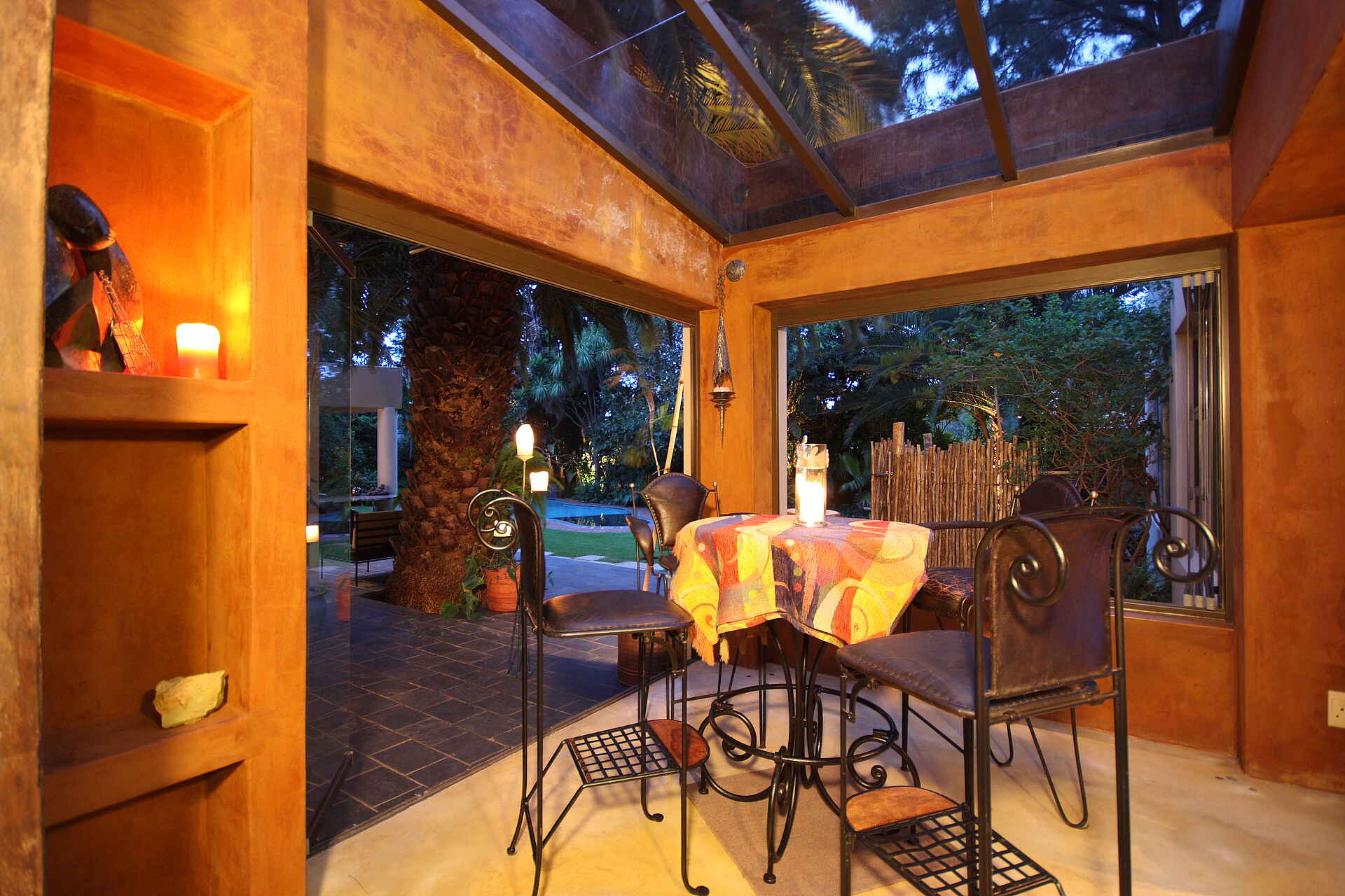 african Anthology, Bar, Lounge, Patio, African Rock Hotels, Boutique Hotel, Ensuite-Bad, Gästezimmer, Kempton Park, Suite, Afrikarma, Afrikarma - Wildnis. Hautnah., Afrikarma Safaris, Afrikarma.de