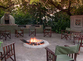 Bayete Guest Lodge: An der Feuerstelle