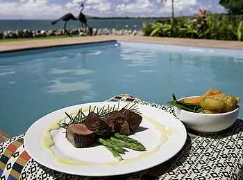 Chintheche Inn: Pool Lunch Chintheche Inn: Pool Lunch