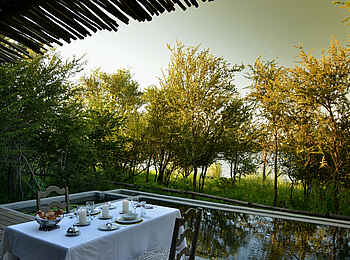 Chobe Bakwena Lodge: Dinner am Pool