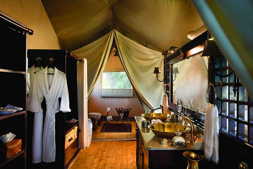 Duba Explorers Camp: Das Bad im Gästezelt Duba Explorers Camp: Das Bad im Gästezelt