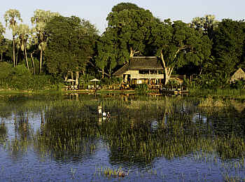 Jacana Camp: Blick vom Wasser aufs Camp Jacana Camp: Blick vom Wasser aufs Camp