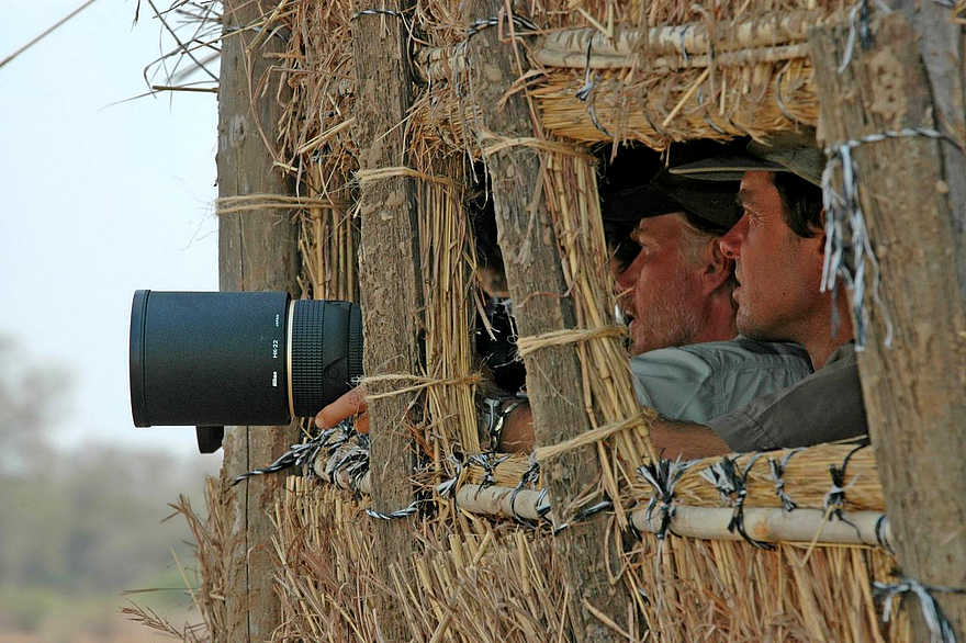 Kaingo Hippo Hide: Derek Shenton im Unterstand Kaingo Hippo Hide: Derek Shenton im Unterstand