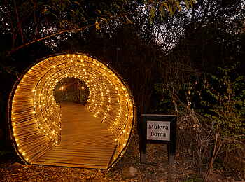 Mukwa River Lodge: Eingang zur Boma