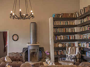Voigtland Guesthouse: Die Bibliothek