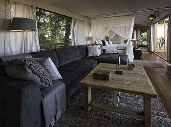 Kwetsani Camp: Wohnzimmer im Treehouse Chalet Kwetsani Camp: Wohnzimmer im Treehouse Chalet