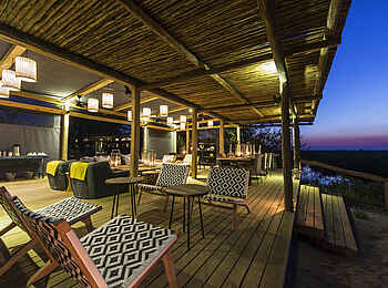 Linyanti Tented Camp: Sitzmöbel auf der Veranda Linyanti Tented Camp: Sitzmöbel auf der Veranda