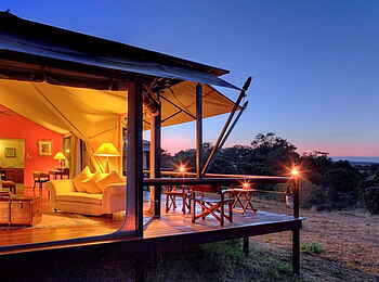 Olare Mara Kempinski: Beleuchtetes Gästezelt