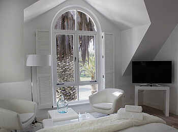 Swakopmund Luxury Suites: Honeymoon Suite Fenster zum Hof