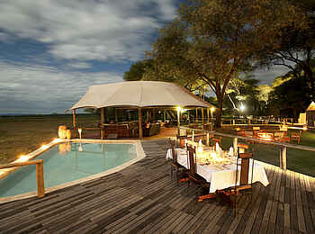 Anabezi Luxury Tented Camp: Abenddämmerung am Pool