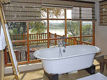 Divava Okavango Lodge and Spa: Freistehende Badewanne Divava Okavango Lodge and Spa: Freistehende Badewanne