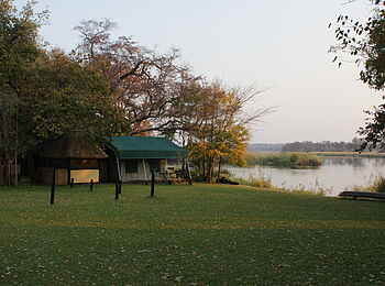 Ndhovu Safari Lodge: Zelte am Flussufer Ndhovu Safari Lodge: Zelte am Flussufer