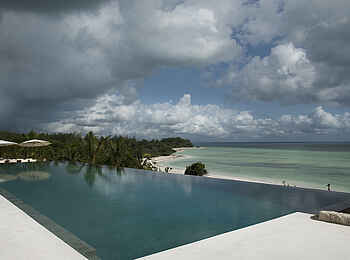 Qambani Luxury Resort: Infinity Pool