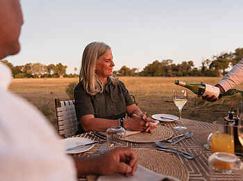 Qorokwe Camp: Dinner outside