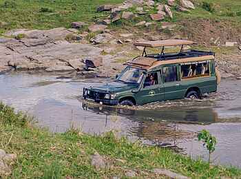 Soroi Mara Bush Camp: Hindernisse auf Pirschfahrt