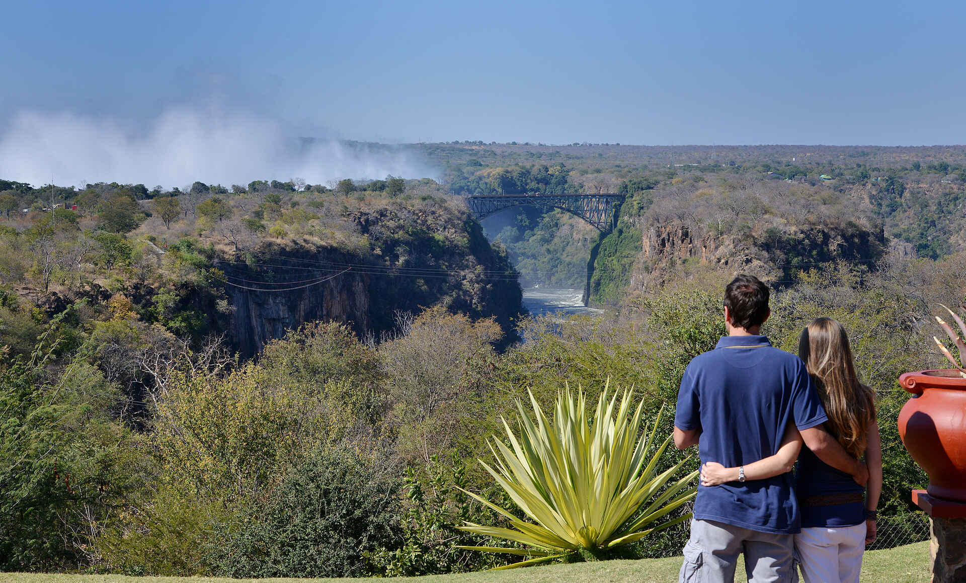 Victoria Falls Hotel: Blick auf die Victoriafälle