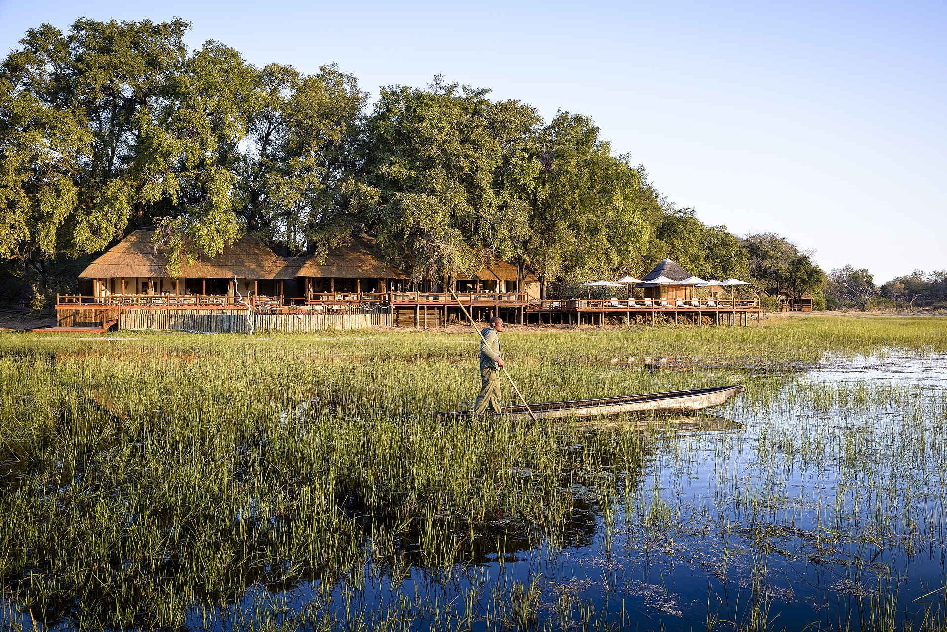 Sanctuary Retreats, Okavango Delta, Chief's Camp, Botswana, Africa, Afrikarma Safaris, Afrikarma Safaris - Wildnis. Hautnah., Lagune, Mokoro, www.afrikarma.de, Camp, Afrikarma, Busch