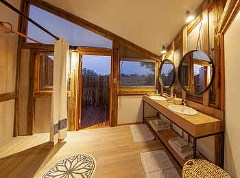 Splash Camp: Spiegel und Waschtisch