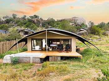 Warangi Ridge Lodge: Gästezelt von außen